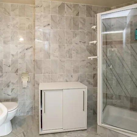 1 Bedroom In דירה